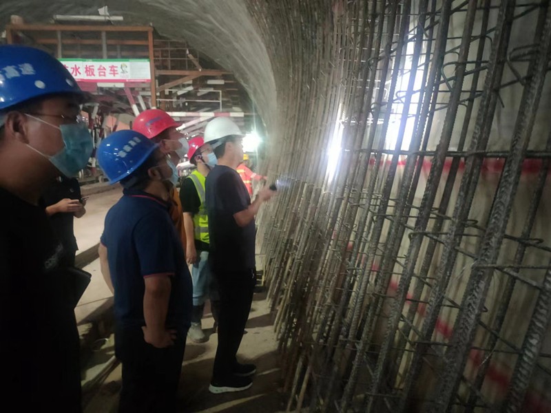 臨臨高速項(xiàng)目辦、總監(jiān)辦工程技術(shù)部對(duì)臨臨高速六標(biāo)進(jìn)行日常安全、質(zhì)量檢查