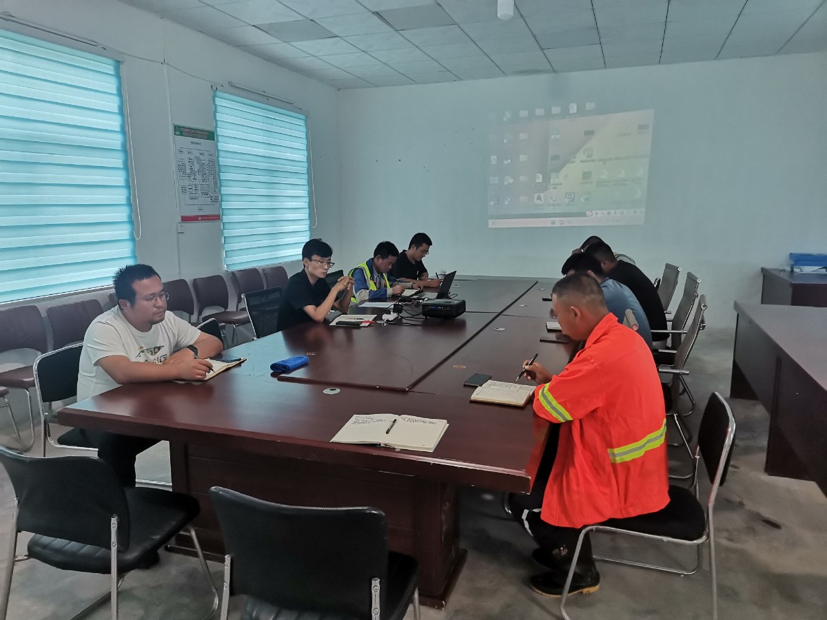 第四區(qū)域項(xiàng)目部召開蓋板涵安全及施工調(diào)度專題例會
