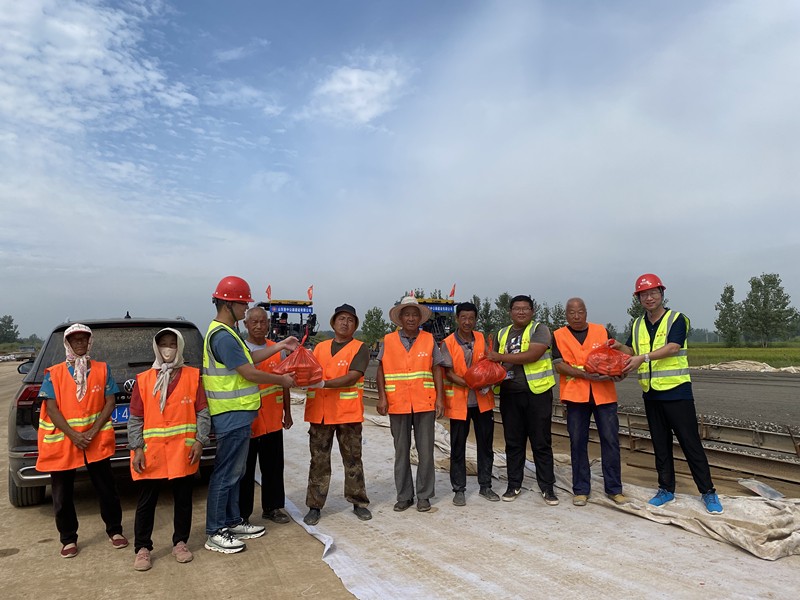 b7f5a7b54ed67e18b641e4f2ea712aeYjdmNW_副本