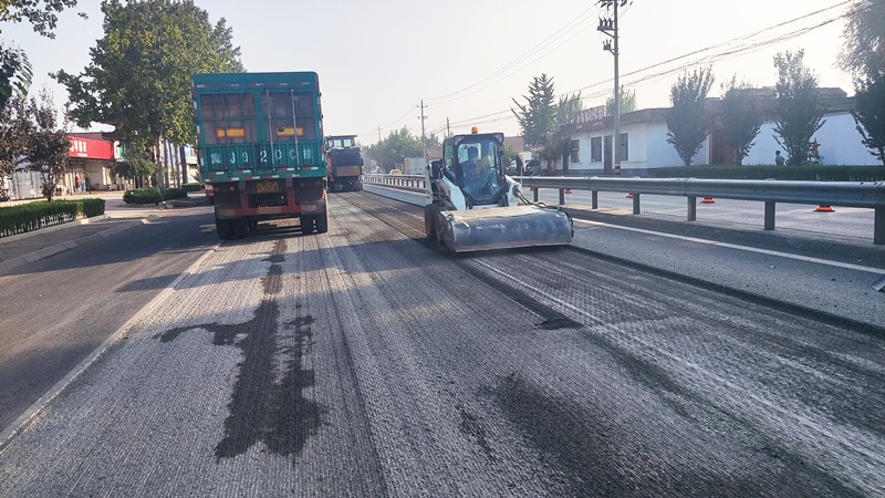 銑刨后對路面進行清掃_副本 銑刨后對路面進行清掃_副本