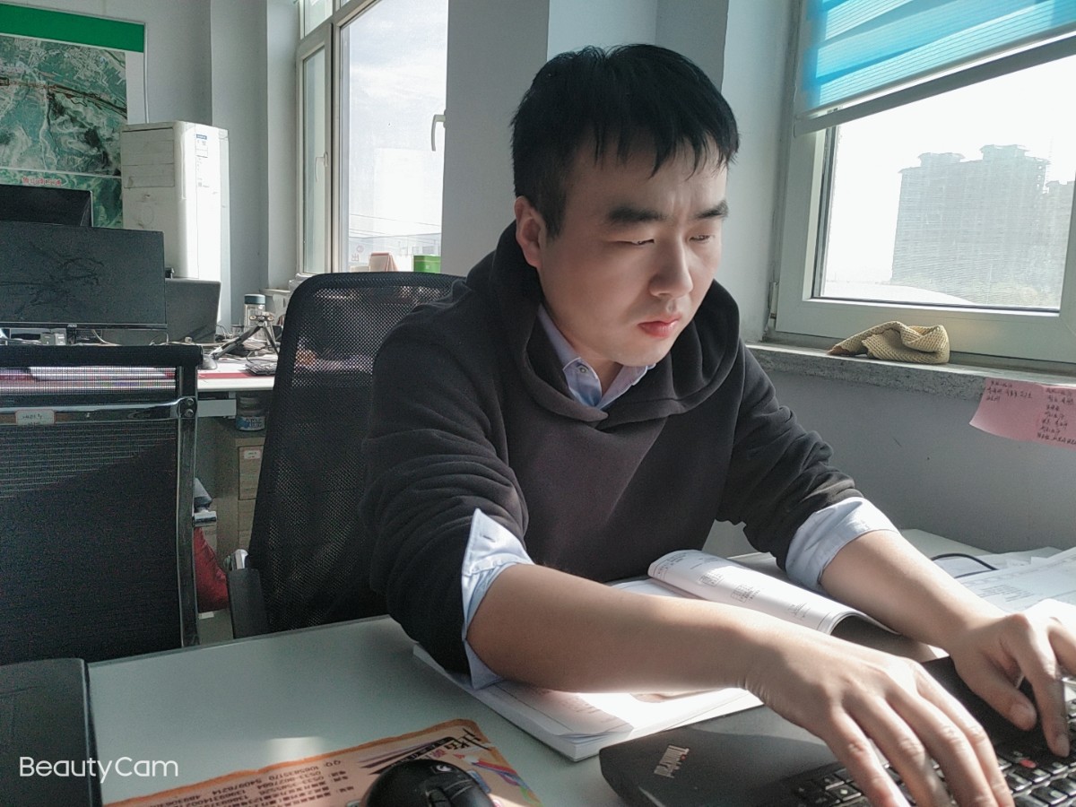 尋找最美公路人：兢兢業(yè)業(yè)、忘我工作的李碰