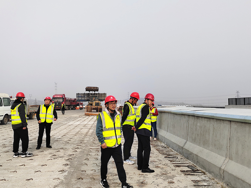 公司安全檢查組對(duì)濟(jì)濰四標(biāo)展開(kāi)安全生產(chǎn)大檢查