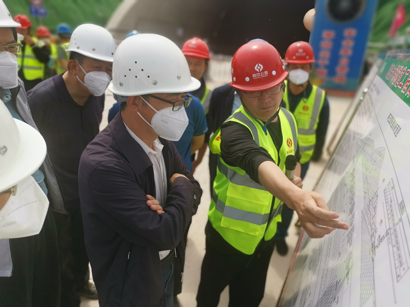 省交通運(yùn)輸廳對(duì)臨臨項(xiàng)目進(jìn)行隧道工程專(zhuān)項(xiàng)檢查