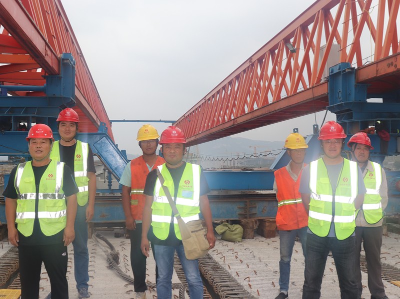 1、晉學(xué)強(qiáng)瓦日鐵路公鐵立交梁板運(yùn)輸、架設(shè)團(tuán)隊(duì)_副本