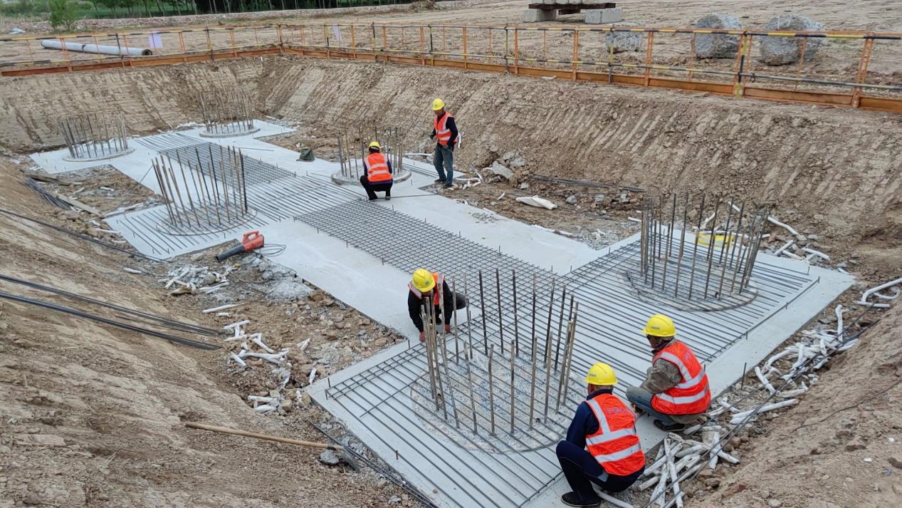 腳下有泥，心中有光