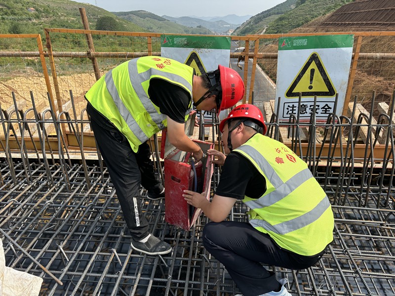 85139c43f02ef194755d59e84b732e1_副本