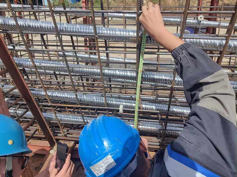 現(xiàn)場技術人員驗收鋼筋籠546w5Z_副本 現(xiàn)場技術人員驗收鋼筋籠546w5Z_副本