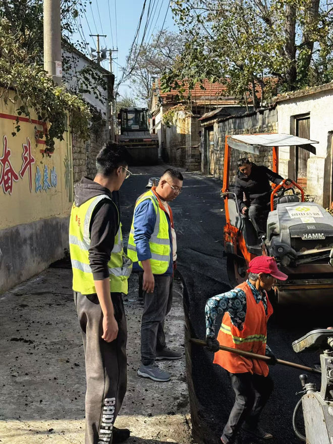 昔日英雄地，今朝坦途通——機(jī)械化施工公司為劉家臺(tái)“抗日模范村”義務(wù)修繕通村主路