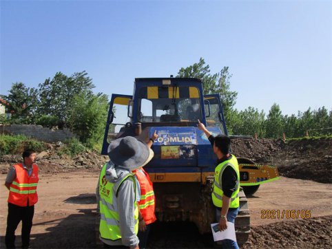 第二工程公司第二項(xiàng)目部組織機(jī)械設(shè)備倒車(chē)影像專(zhuān)項(xiàng)檢查
