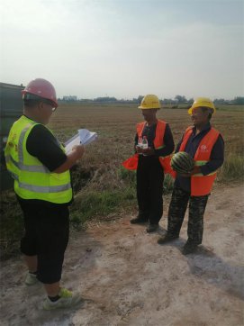 第二工程公司第三項(xiàng)目部組織“講安全、送清涼”活動(dòng)