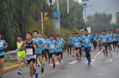 公司組織員工參加2018五陽(yáng)湖國(guó)際半程馬拉松