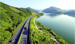 青山綠水公路人