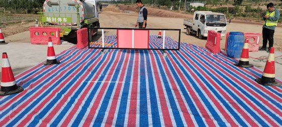 新寧高速項(xiàng)目開(kāi)展路面防污專(zhuān)項(xiàng)行動(dòng)