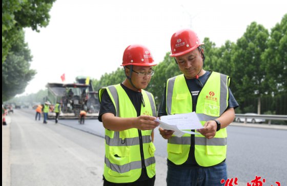 【抓作風(fēng) 創(chuàng)效益】魯中公路勞動者拼博奉獻(xiàn)，打造G205山深線品質(zhì)工程—— 為高質(zhì)量發(fā)展構(gòu)筑堅(jiān)實(shí)的“跑道”