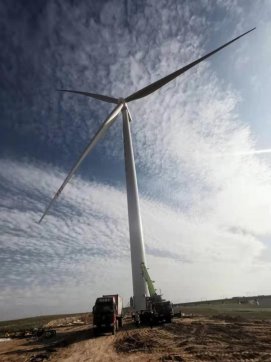 【抓作風 創(chuàng)效益】第四工程公司寧夏風電基礎項目第一臺風力發(fā)電順利安裝完成