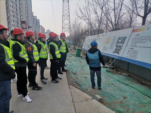 市政工程公司組織技術(shù)骨干到中潤大道管廊施工現(xiàn)場觀摩學習